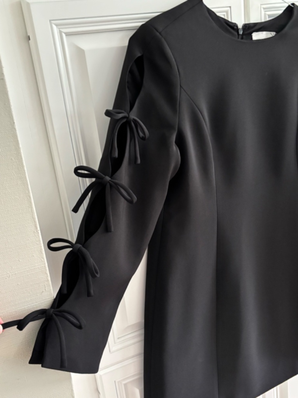 Hyacinth House Black Bow Sleeve Belinda Mini Dress Size L - Picture 2 of 4